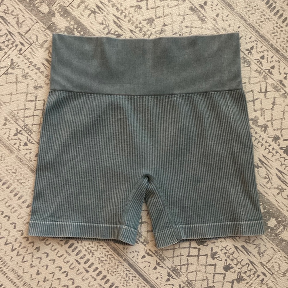 Colsie seamless ribbed bike shorts, green, size large